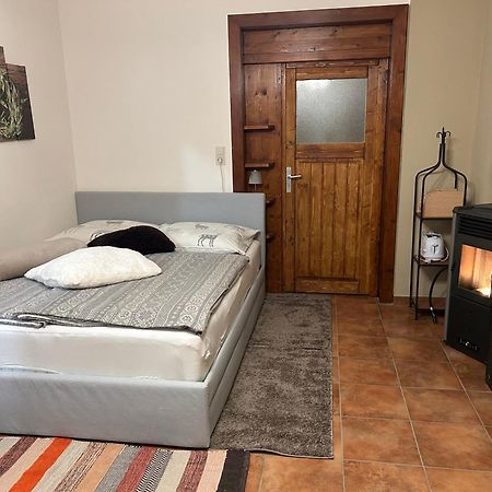 Miniferienwohnung Fuer Unkompliziertes Naturliebhaberpaerchen Payerbach Esterno foto
