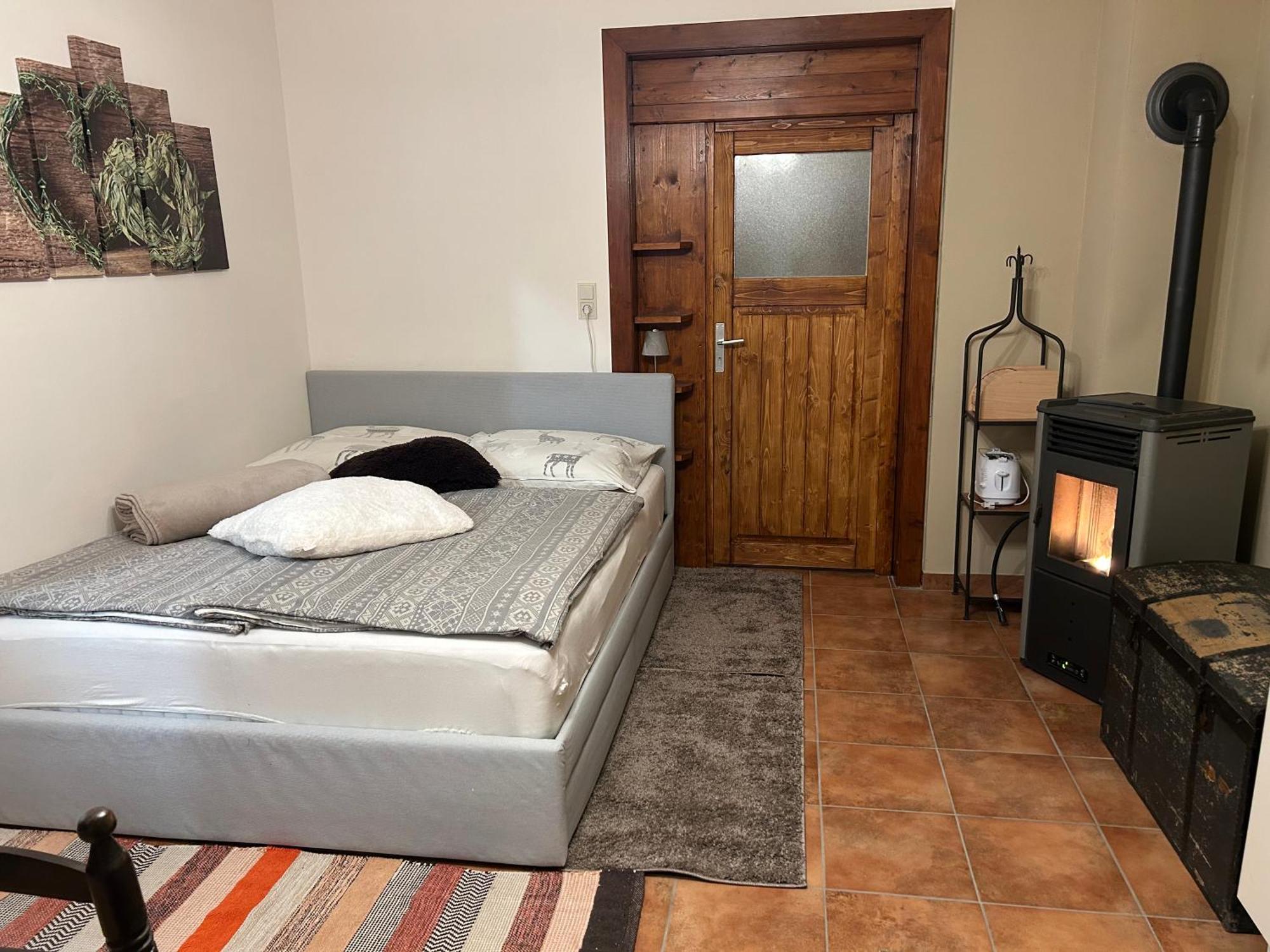 Miniferienwohnung Fuer Unkompliziertes Naturliebhaberpaerchen Payerbach Esterno foto